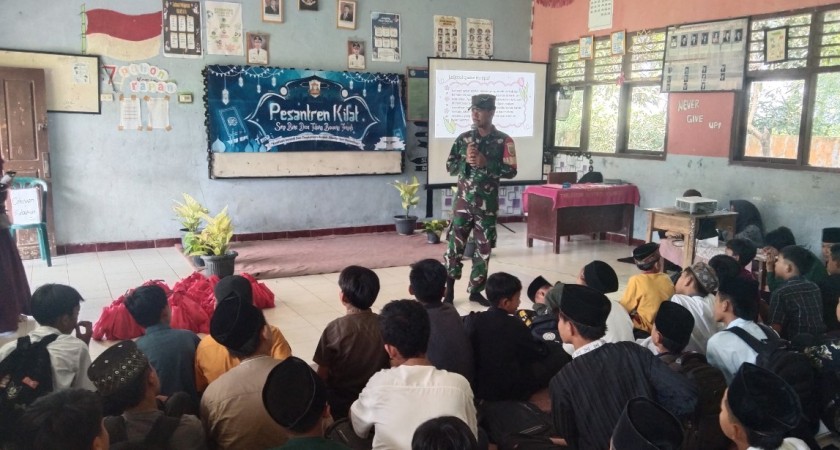 Pak Babin Bersama Siswa SMP Bina Desa